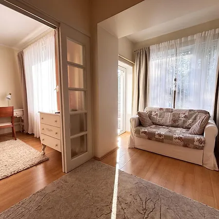 Elegant And Bright Flat In A Quiet Area アパート リガ