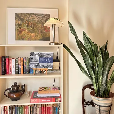 Elegant And Bright Flat In A Quiet Area *