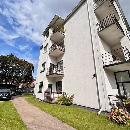 Elegant And Bright Flat In A Quiet Area Apartman