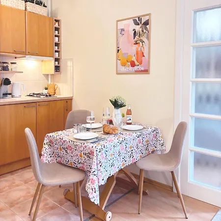 Elegant And Bright Flat In A Quiet Area リガ