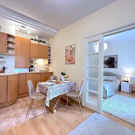 アパート Elegant And Bright Flat In A Quiet Area リガ